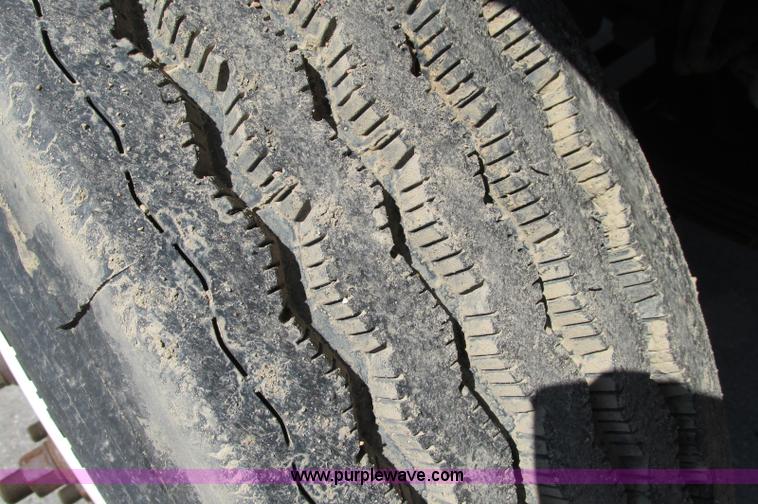 image for item E5071 2000 GMC C7500 dump truck