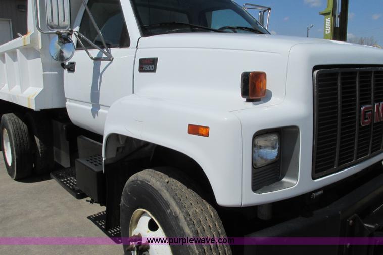 image for item E5071 2000 GMC C7500 dump truck
