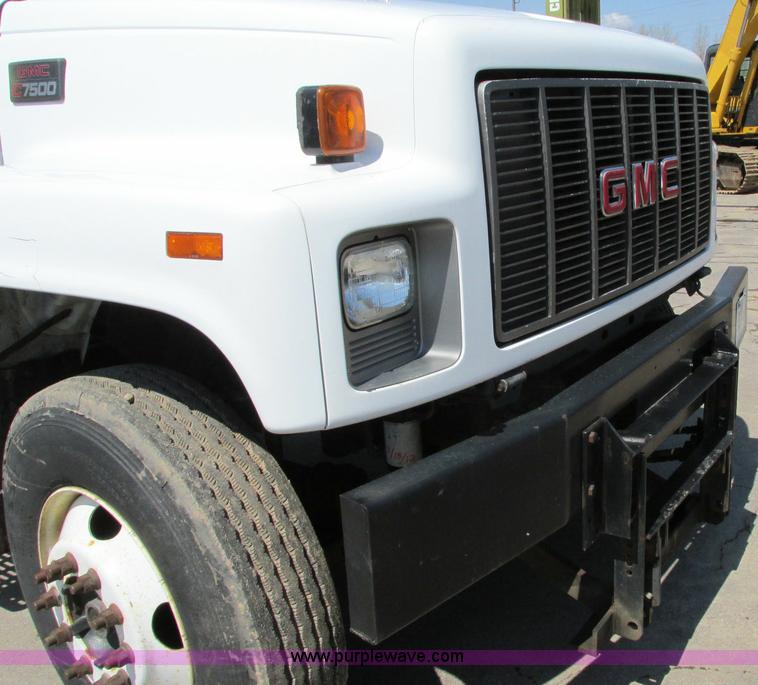 image for item E5071 2000 GMC C7500 dump truck
