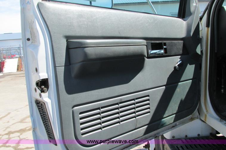 image for item E5071 2000 GMC C7500 dump truck