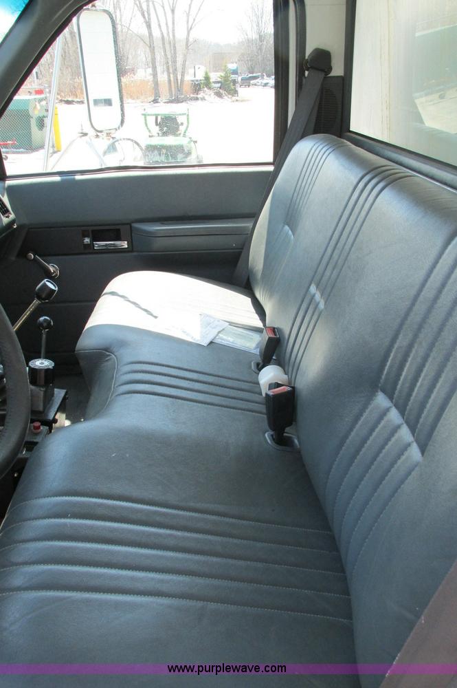 image for item E5071 2000 GMC C7500 dump truck