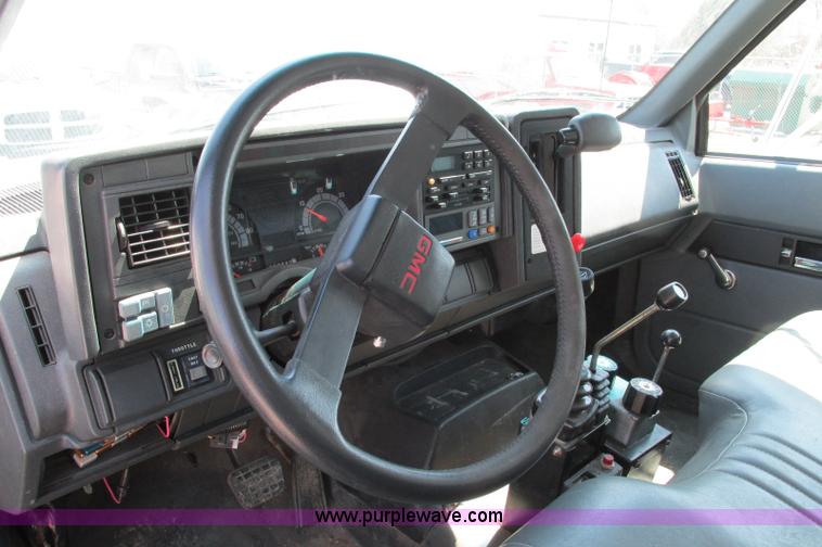 image for item E5071 2000 GMC C7500 dump truck