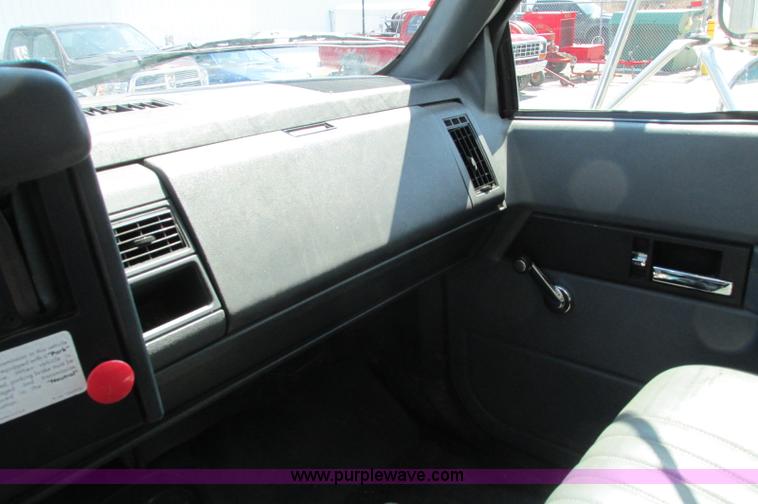 image for item E5071 2000 GMC C7500 dump truck