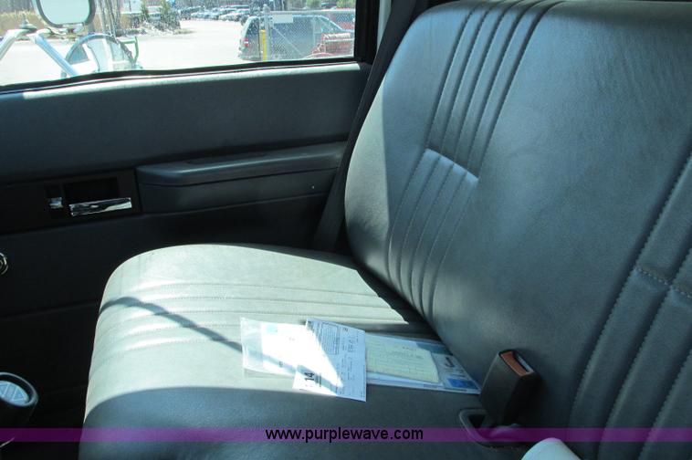 image for item E5071 2000 GMC C7500 dump truck