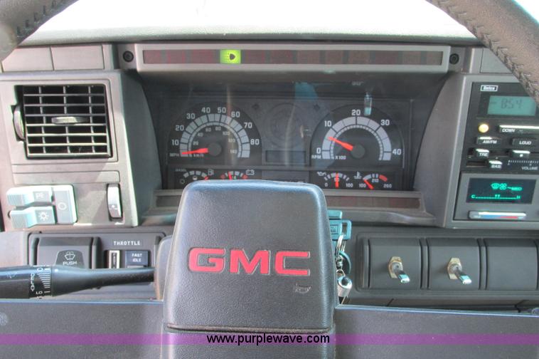 image for item E5071 2000 GMC C7500 dump truck