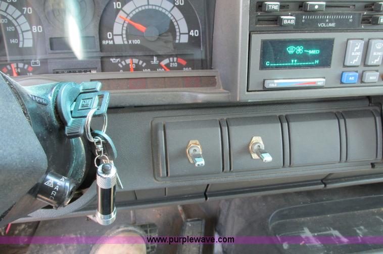 image for item E5071 2000 GMC C7500 dump truck