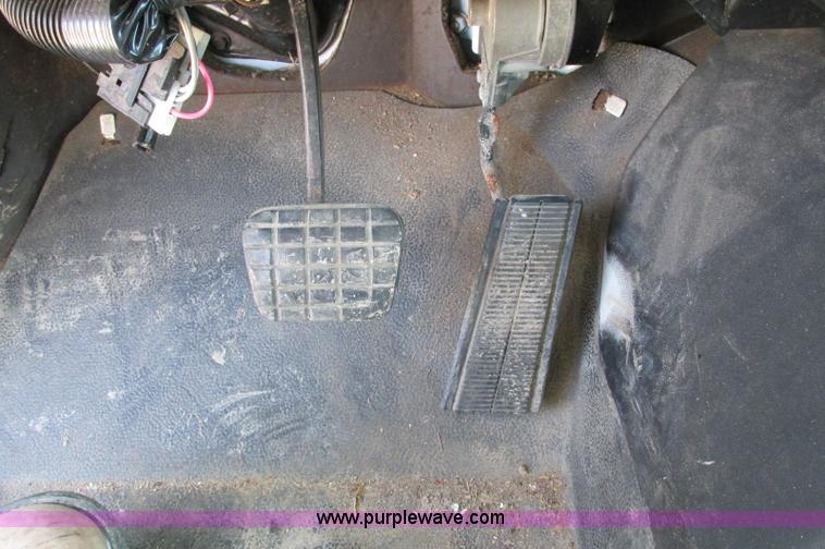 image for item E5071 2000 GMC C7500 dump truck