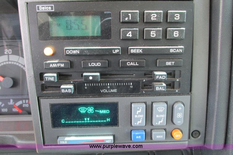 image for item E5071 2000 GMC C7500 dump truck