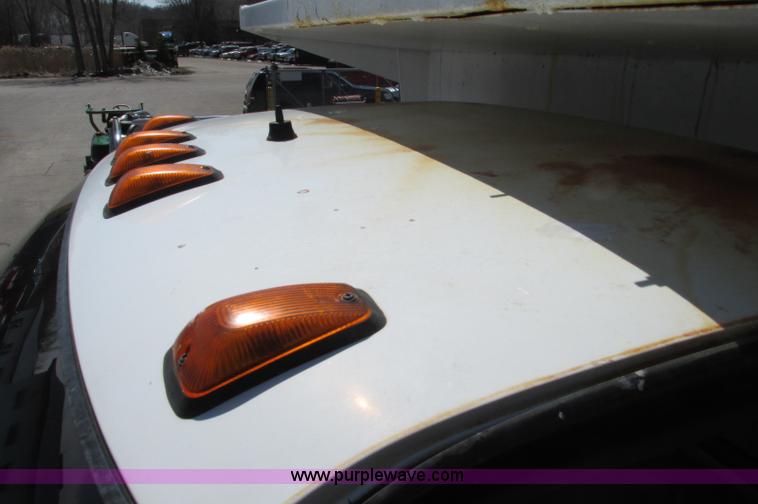 image for item E5071 2000 GMC C7500 dump truck