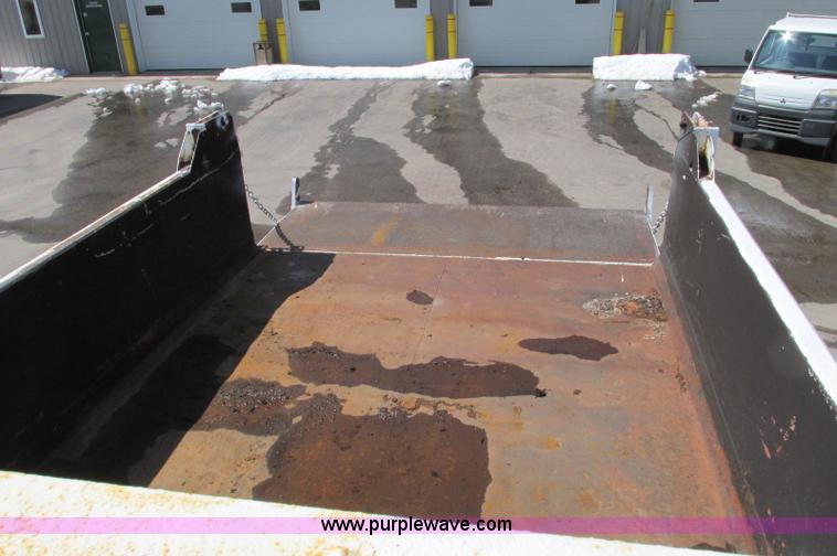 image for item E5071 2000 GMC C7500 dump truck