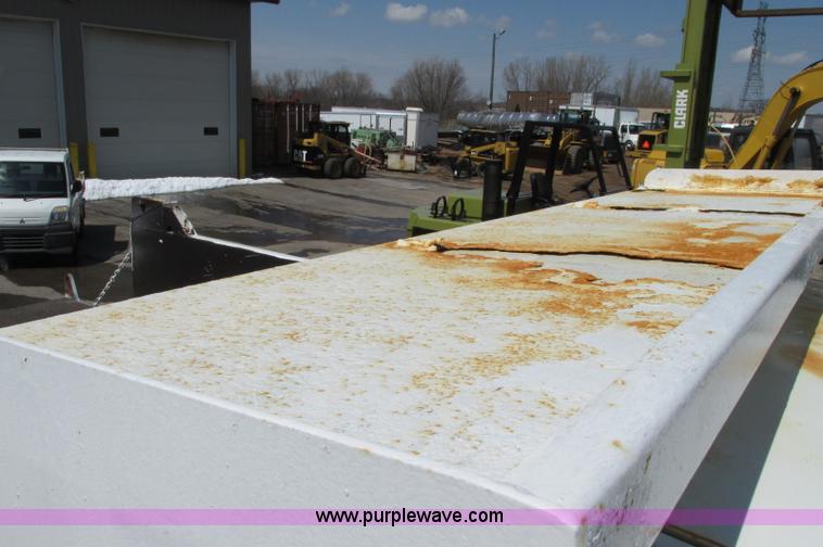 image for item E5071 2000 GMC C7500 dump truck