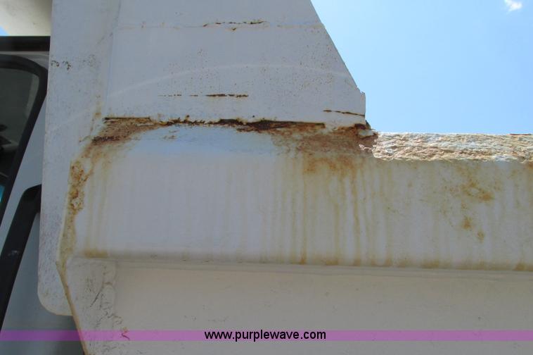 image for item E5071 2000 GMC C7500 dump truck