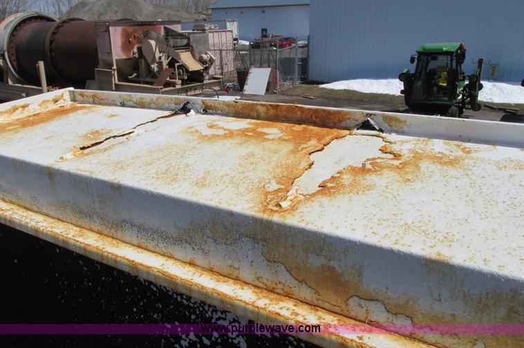 image for item E5071 2000 GMC C7500 dump truck