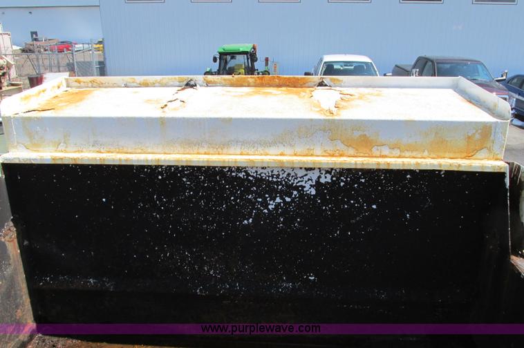 image for item E5071 2000 GMC C7500 dump truck