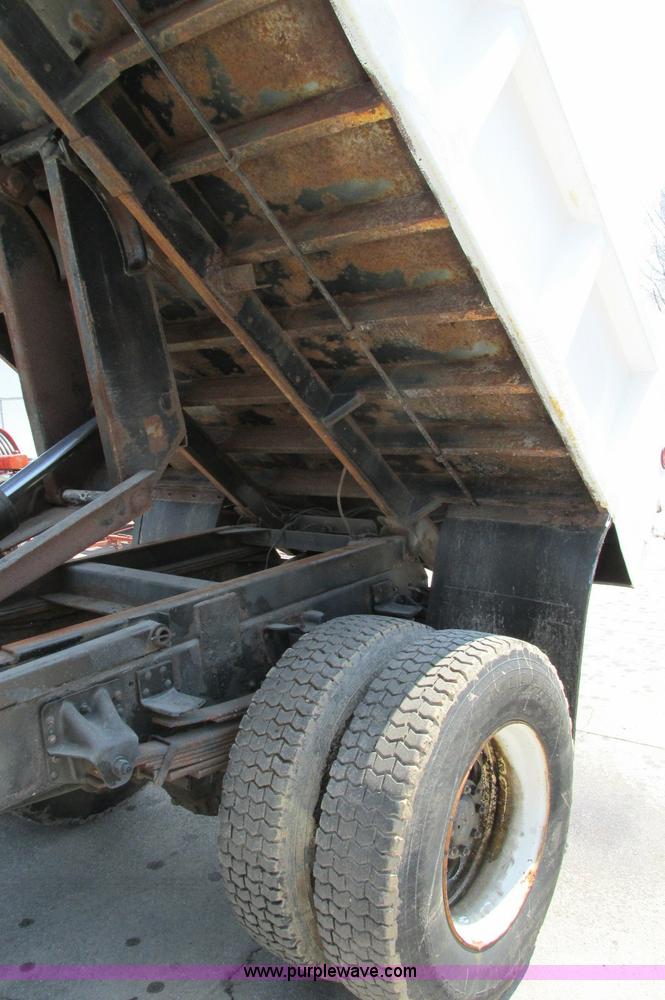 image for item E5071 2000 GMC C7500 dump truck