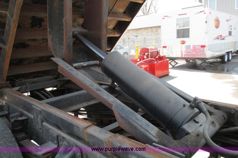 image for item E5071 2000 GMC C7500 dump truck