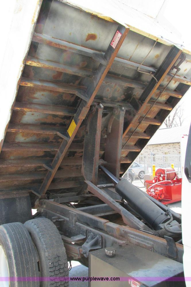 image for item E5071 2000 GMC C7500 dump truck