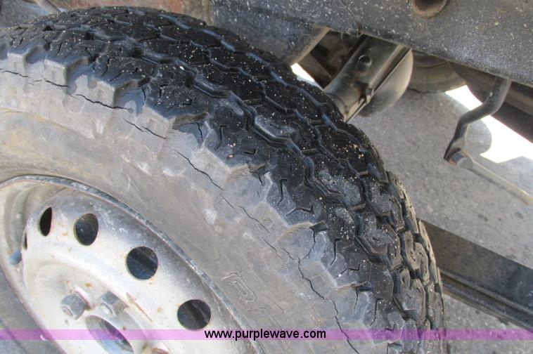 image for item E5072 1999 Mitsubishi minicab truck with dump bed