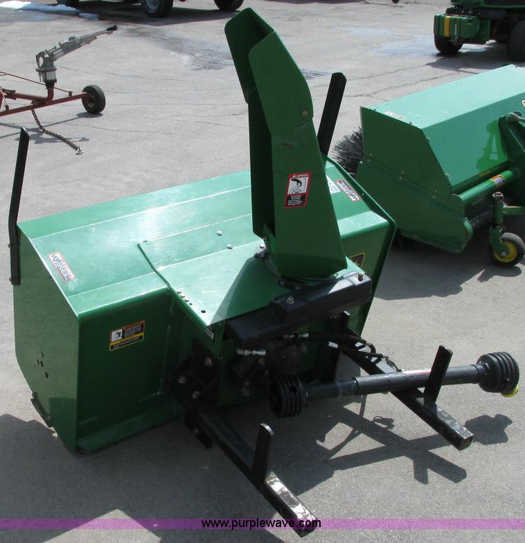image for item E5075 John Deere 47" snow blower