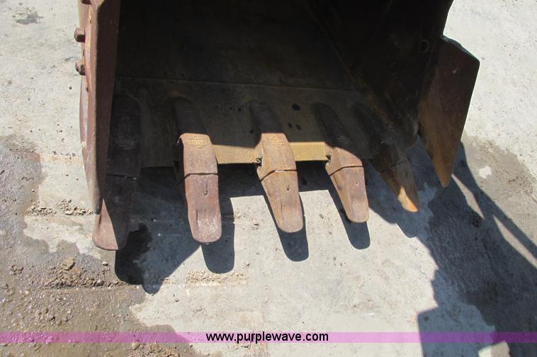 image for item E5076 2005 John Deere 160C LC excavator