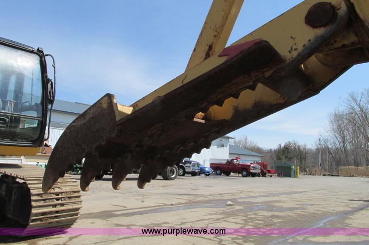 image for item E5076 2005 John Deere 160C LC excavator