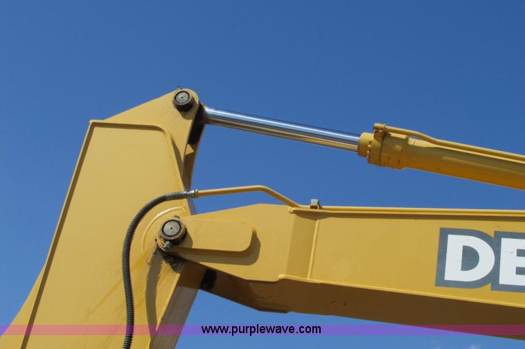 image for item E5076 2005 John Deere 160C LC excavator