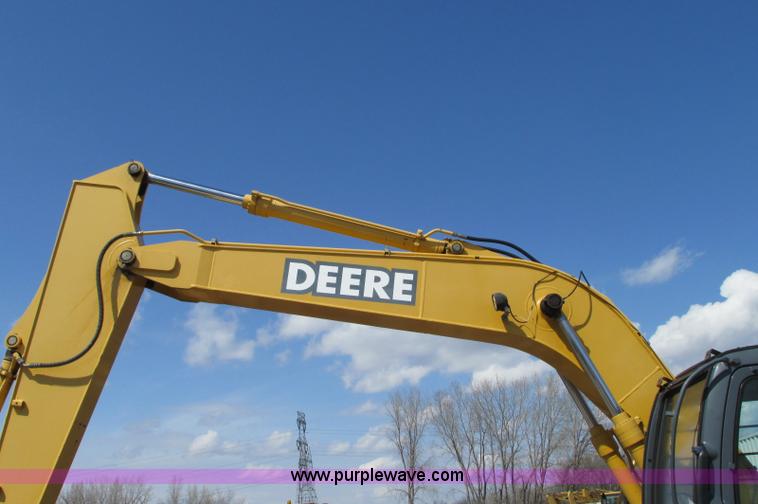 image for item E5076 2005 John Deere 160C LC excavator
