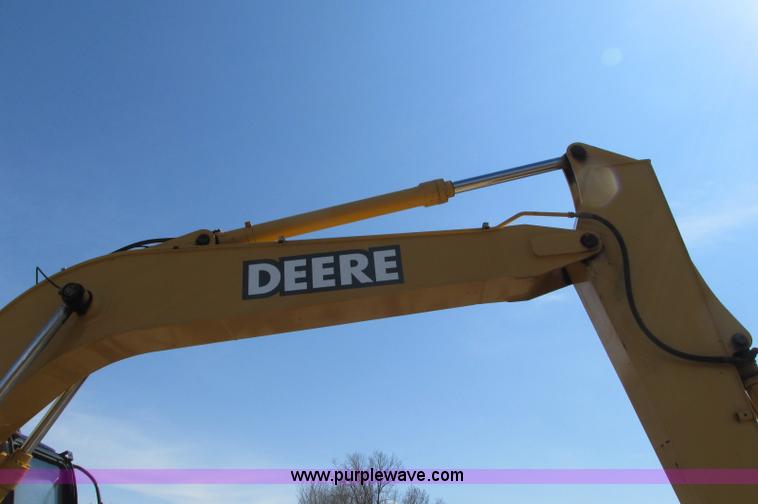image for item E5076 2005 John Deere 160C LC excavator