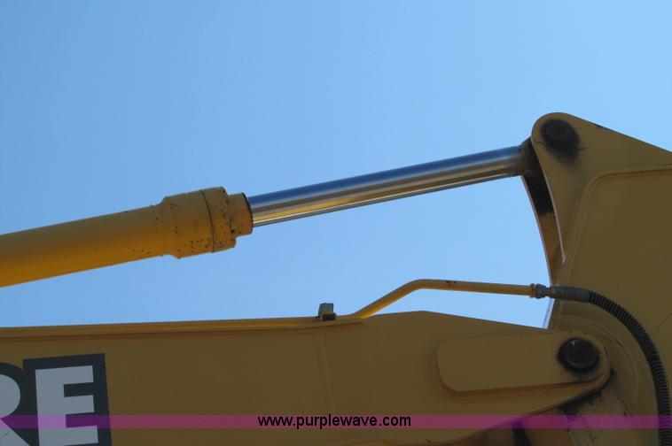 image for item E5076 2005 John Deere 160C LC excavator