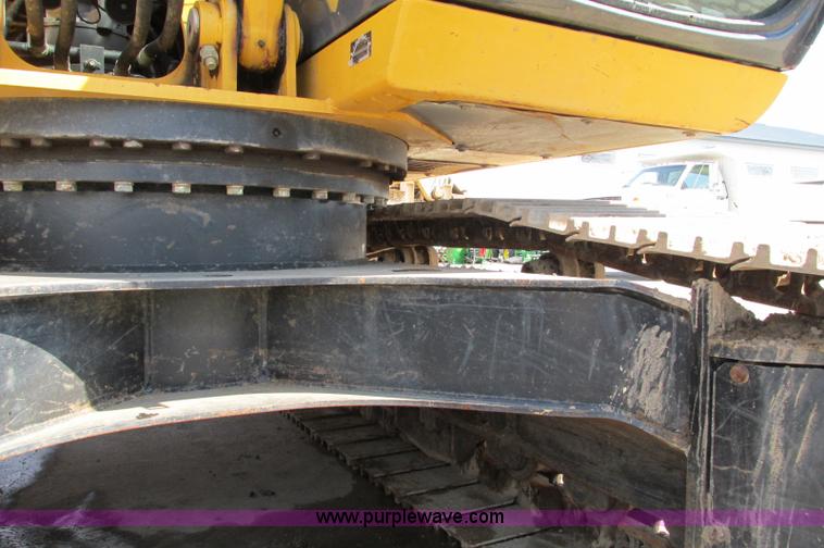 image for item E5076 2005 John Deere 160C LC excavator