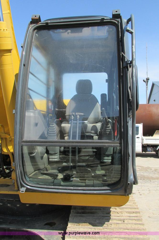 image for item E5076 2005 John Deere 160C LC excavator