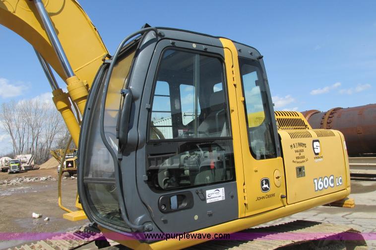 image for item E5076 2005 John Deere 160C LC excavator