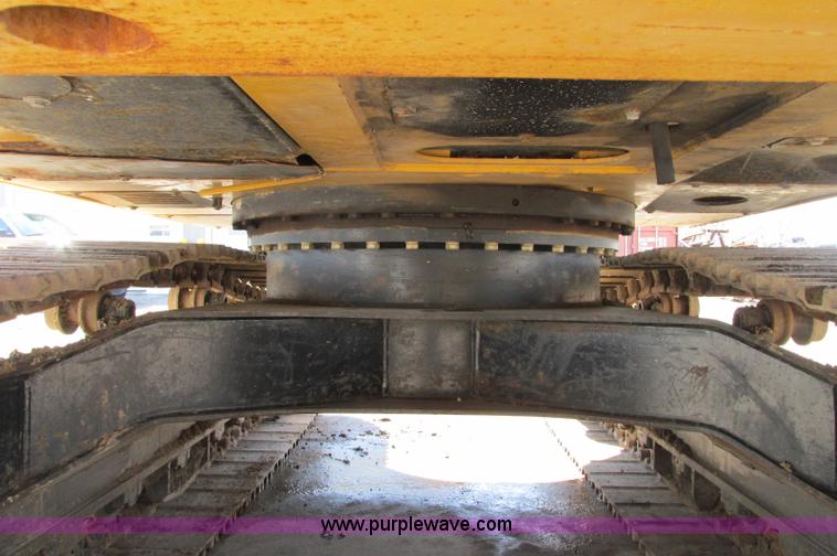 image for item E5076 2005 John Deere 160C LC excavator