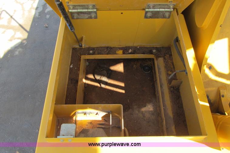 image for item E5076 2005 John Deere 160C LC excavator