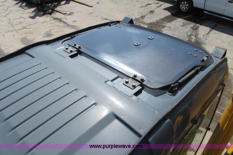 image for item E5076 2005 John Deere 160C LC excavator