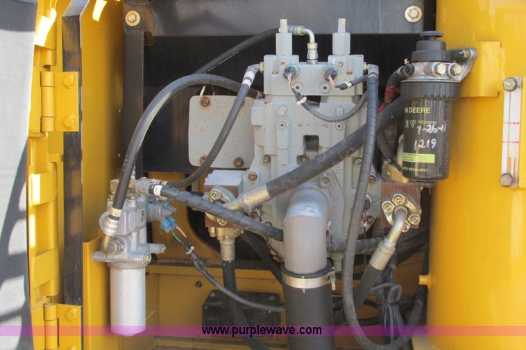 image for item E5076 2005 John Deere 160C LC excavator