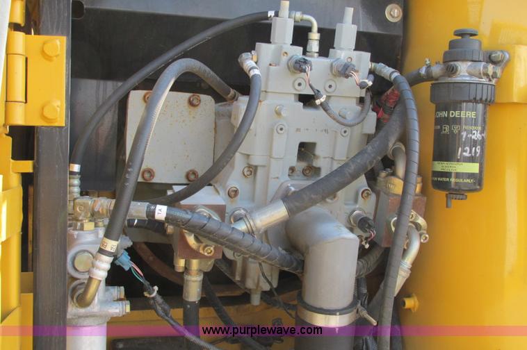 image for item E5076 2005 John Deere 160C LC excavator