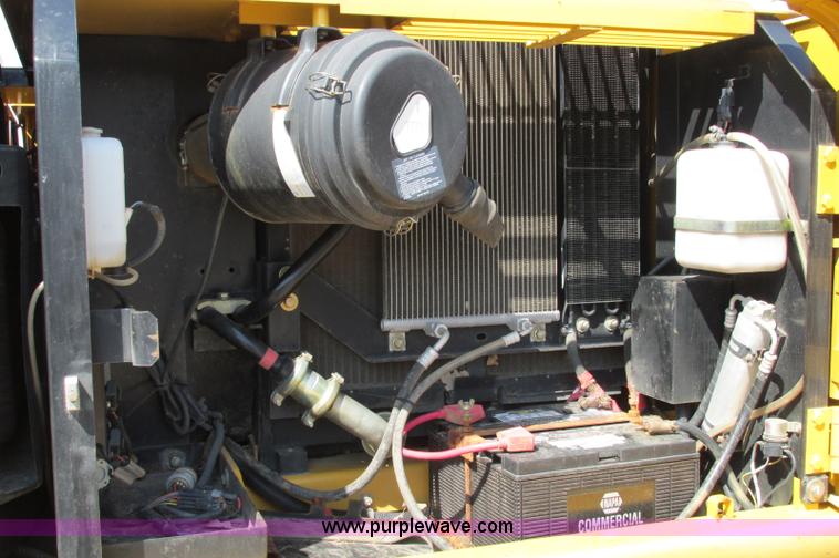 image for item E5076 2005 John Deere 160C LC excavator