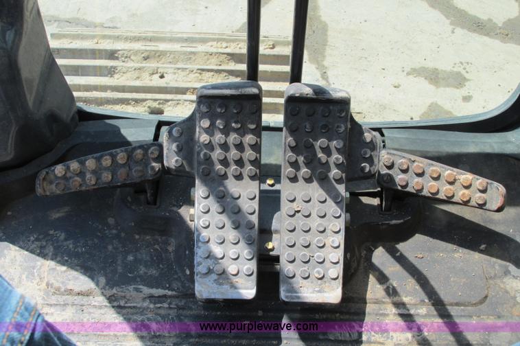 image for item E5076 2005 John Deere 160C LC excavator