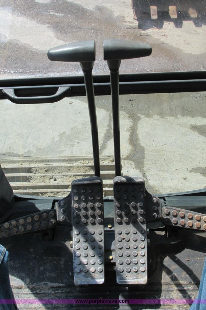 image for item E5076 2005 John Deere 160C LC excavator