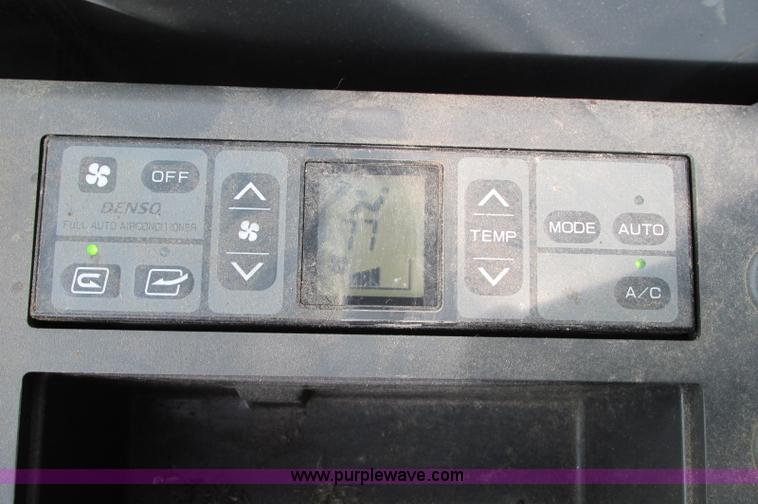 image for item E5076 2005 John Deere 160C LC excavator