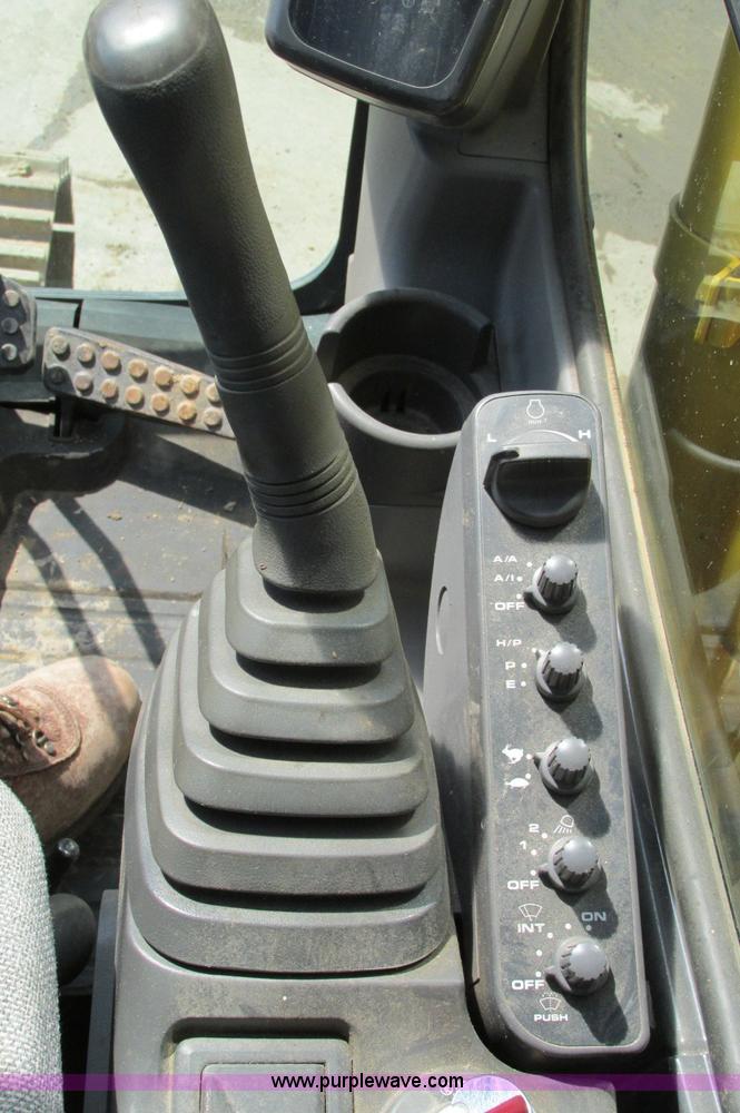 image for item E5076 2005 John Deere 160C LC excavator