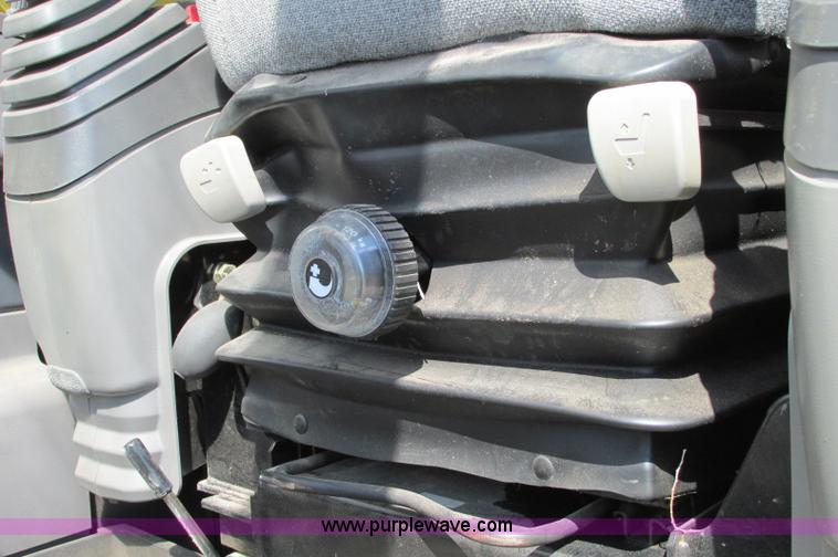 image for item E5076 2005 John Deere 160C LC excavator