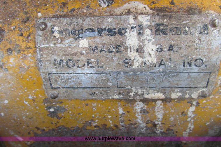 image for item E5086 Ingersoll Rand plate compactor