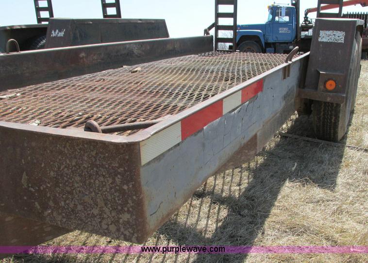 image for item E5113 1992 Felling tandem axle trailer