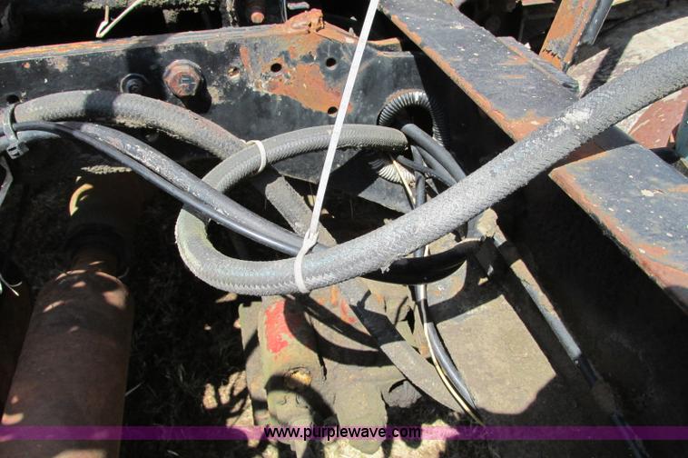 image for item E5124 1985 Mack R686ST semi truck