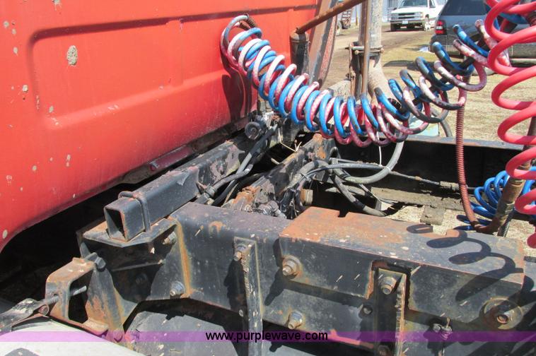 image for item E5124 1985 Mack R686ST semi truck