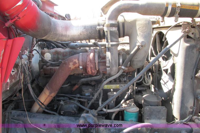 image for item E5124 1985 Mack R686ST semi truck