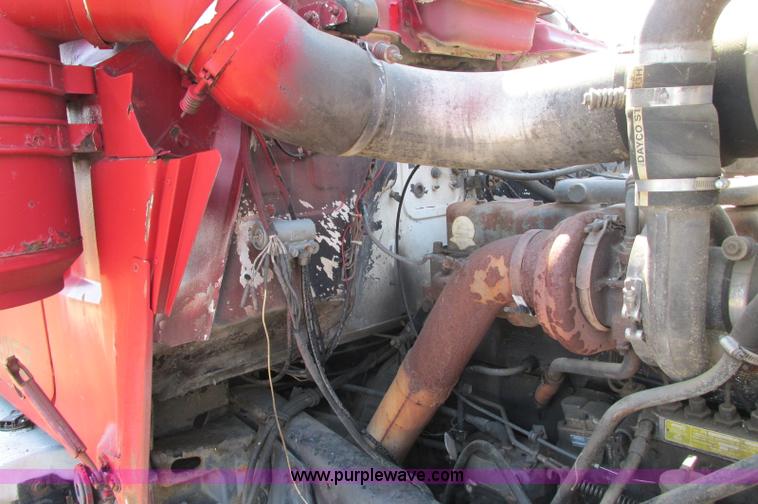 image for item E5124 1985 Mack R686ST semi truck