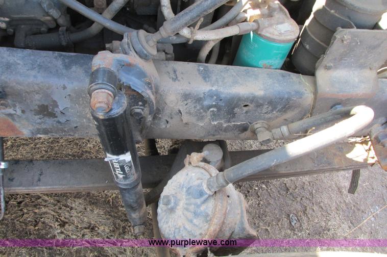 image for item E5124 1985 Mack R686ST semi truck